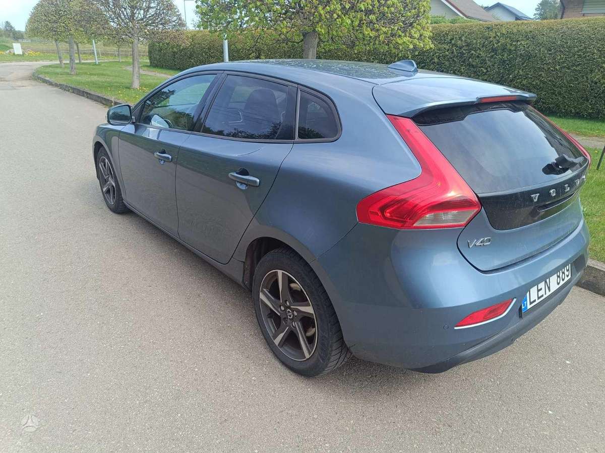 Volvo V40, 1.6 l., hatchback