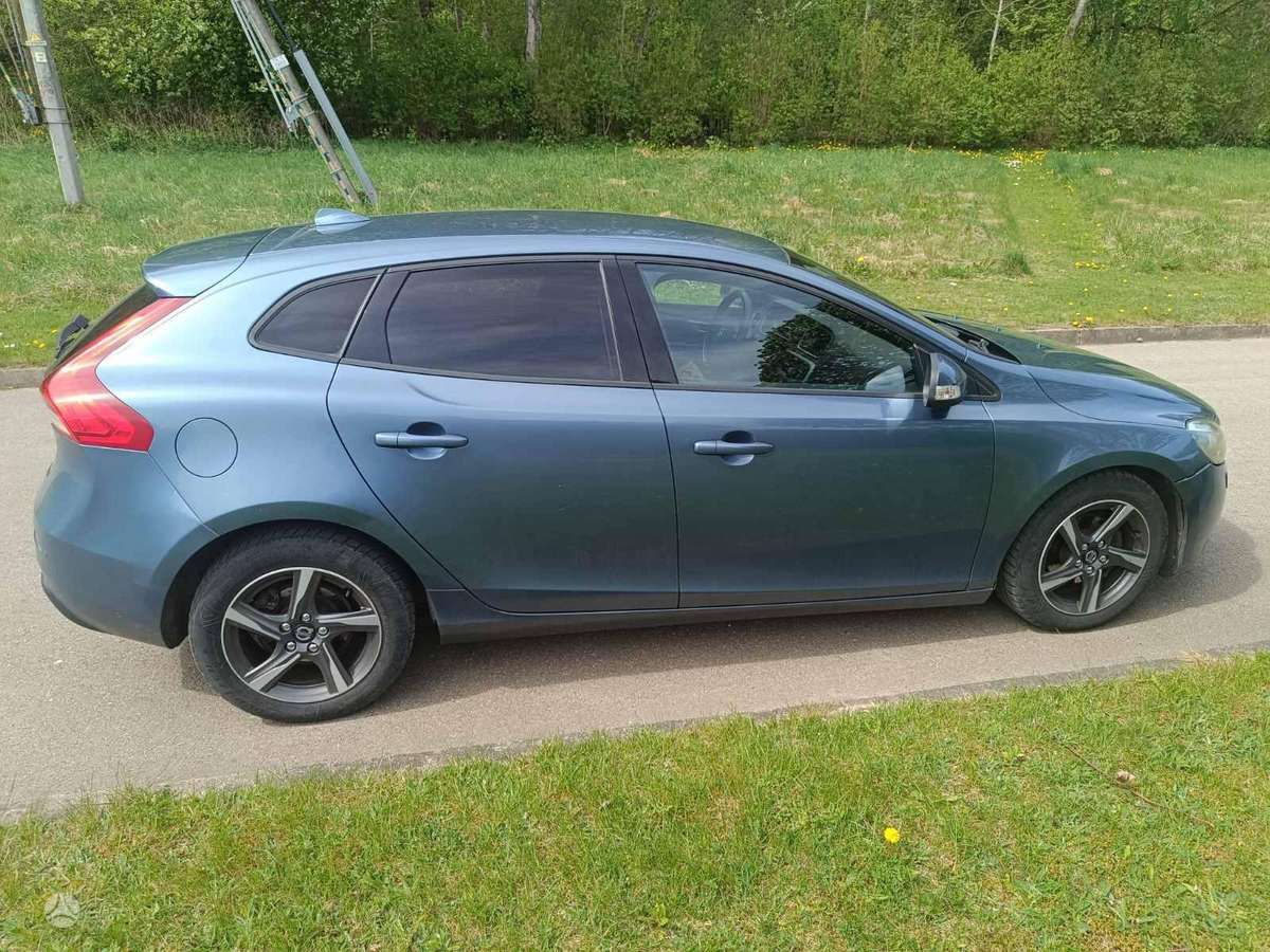 Volvo V40, 1.6 l., hatchback