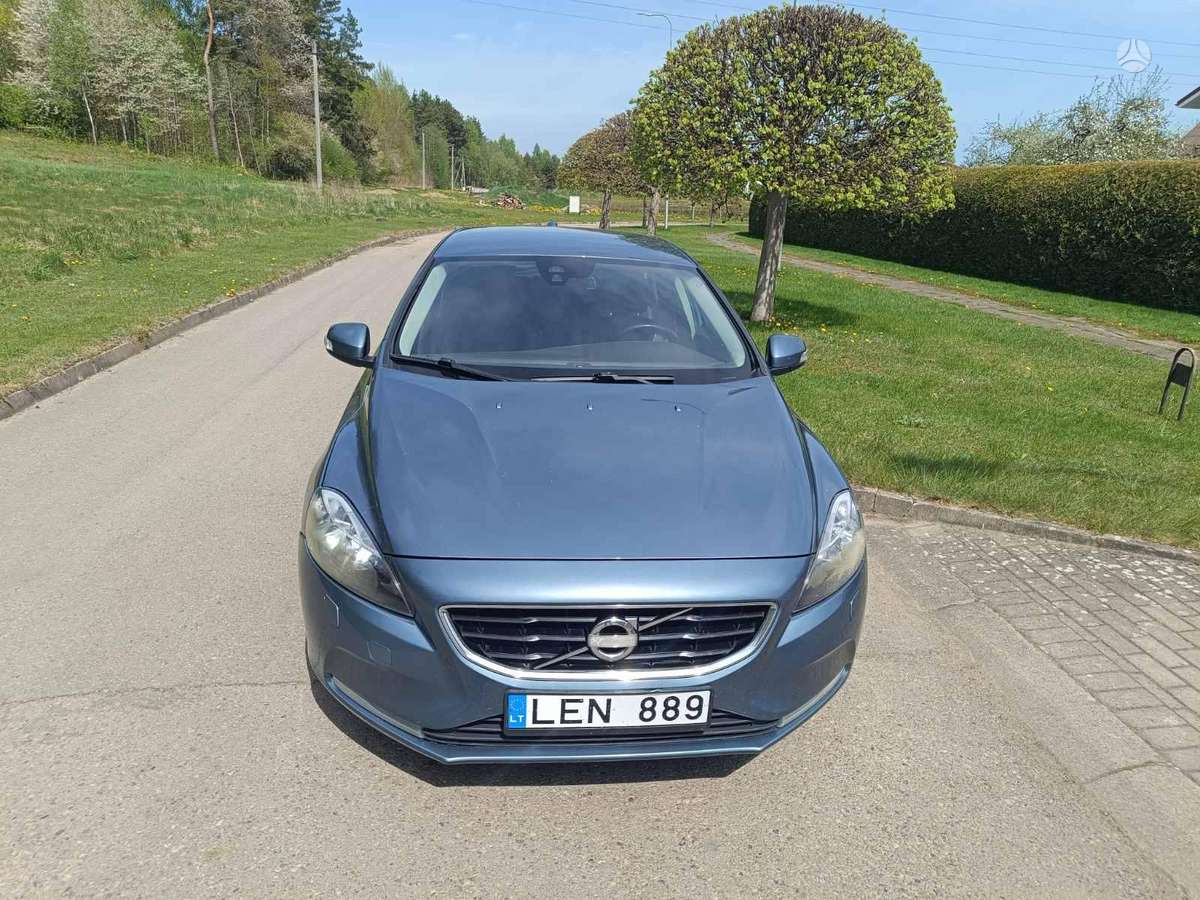 Volvo V40, 1.6 l., hatchback