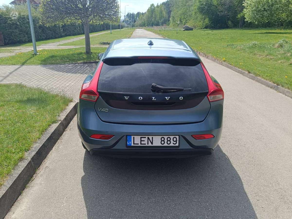 Volvo V40, 1.6 l., hatchback