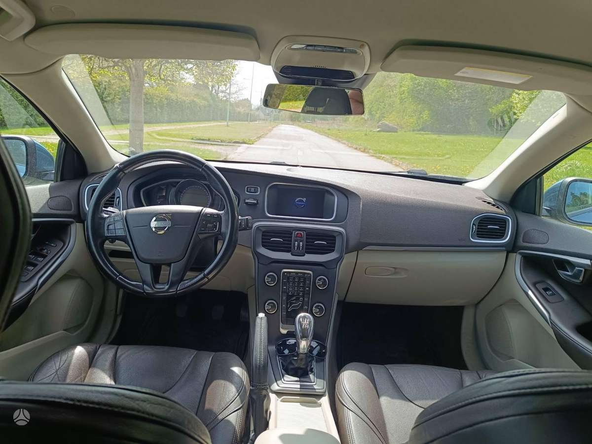 Volvo V40, 1.6 l., hatchback