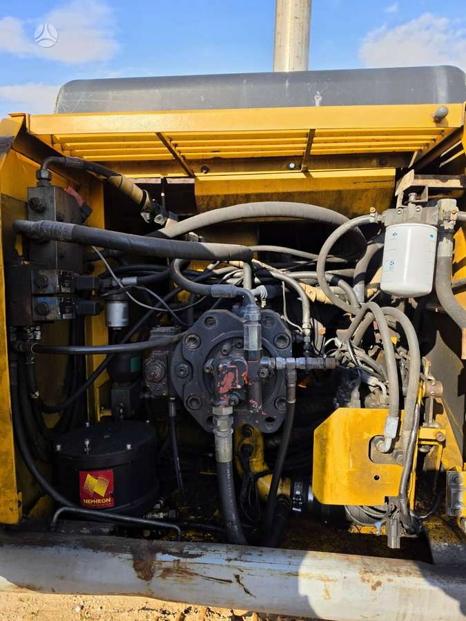 JCB JS200LC, ekskavatoriai