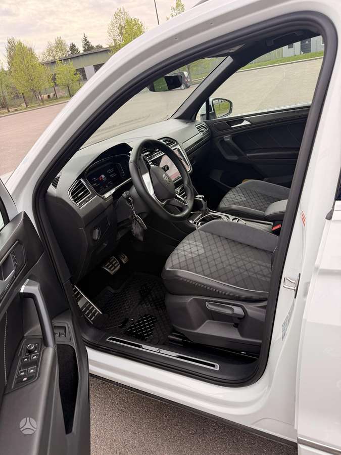 Volkswagen Tiguan - 2