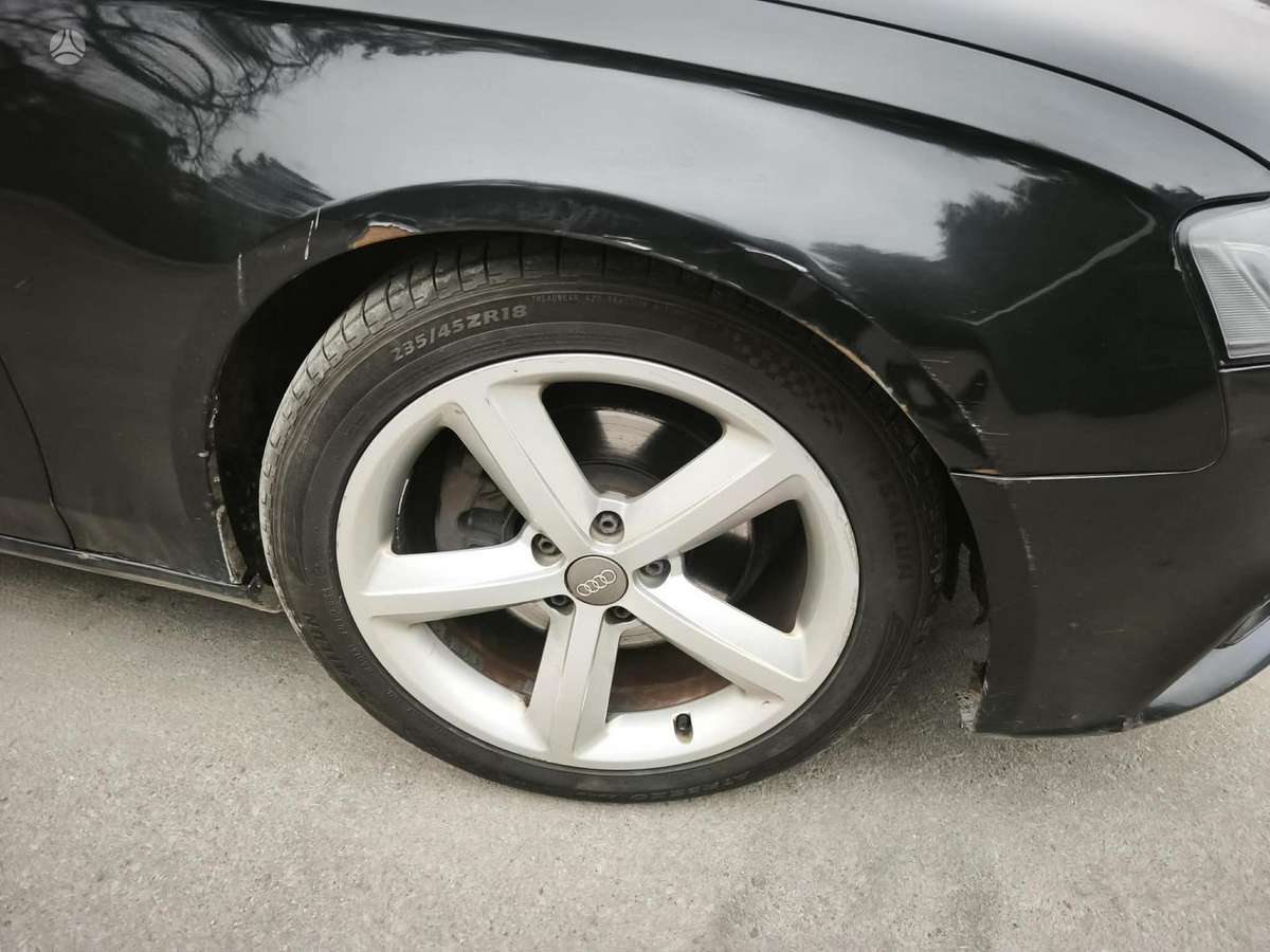 Audi A4, 2.0 l., Седан