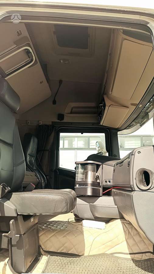 Scania R620 6x2 retarder, double sleeper