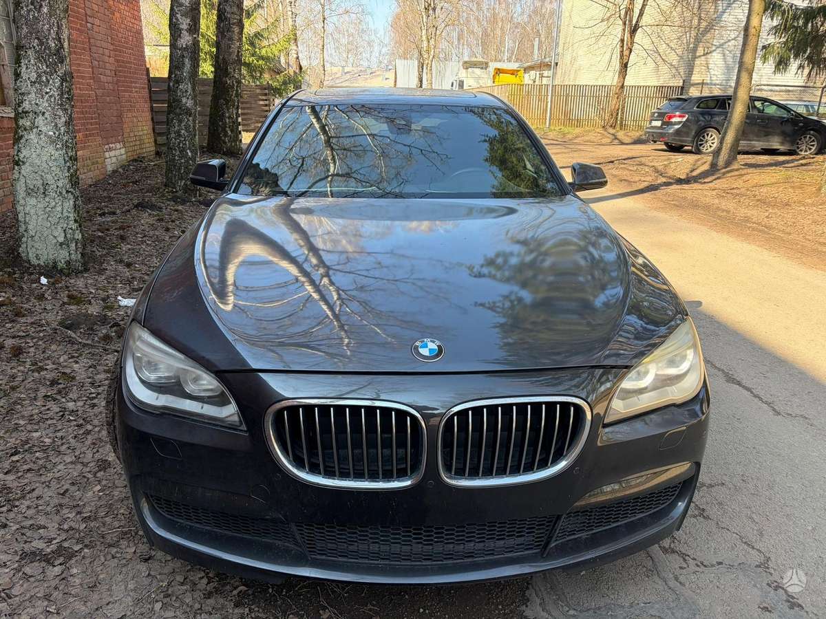 BMW 740, saloon / sedan