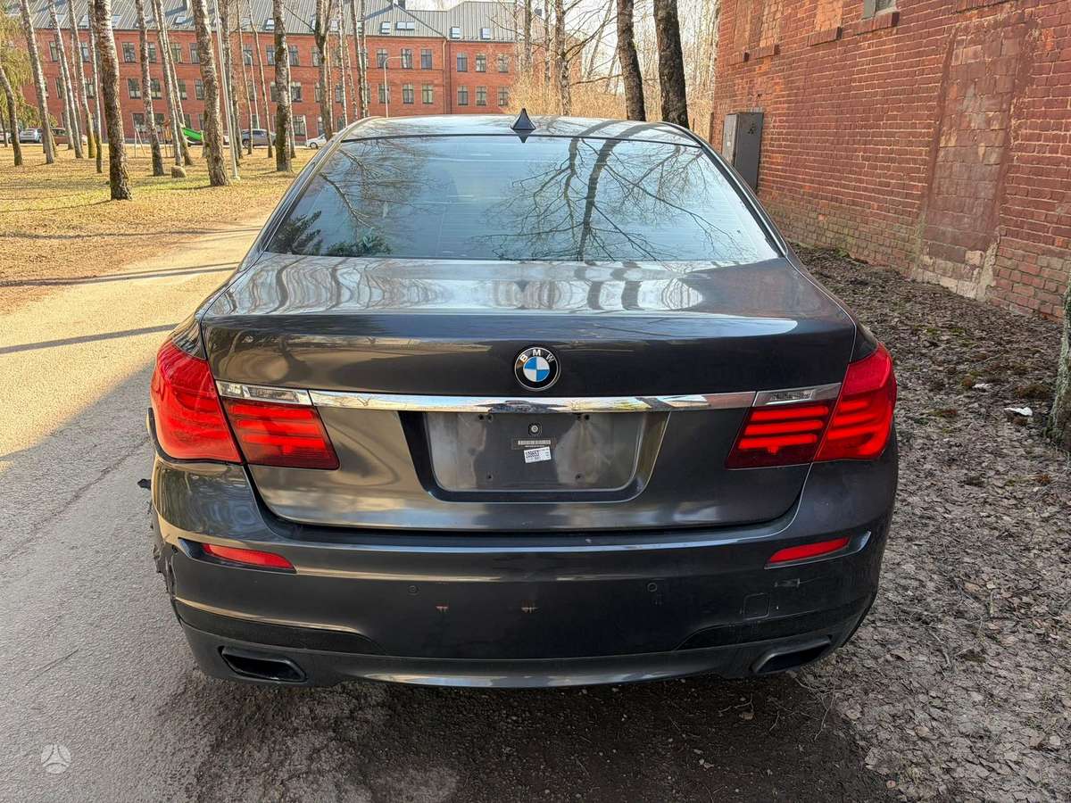 BMW 740, saloon / sedan