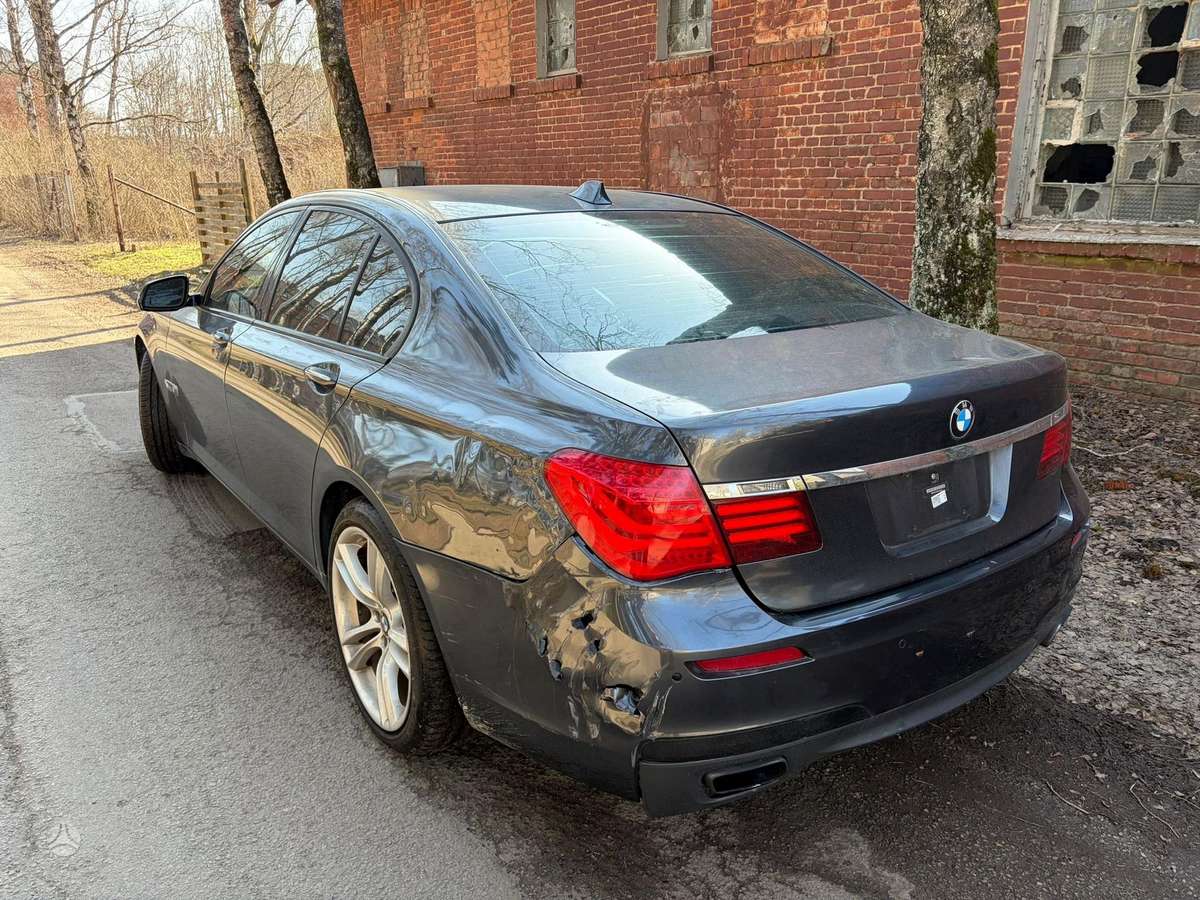 BMW 740, saloon / sedan