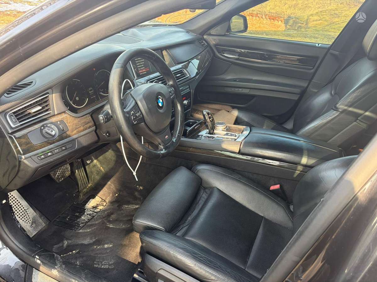 BMW 740, saloon / sedan