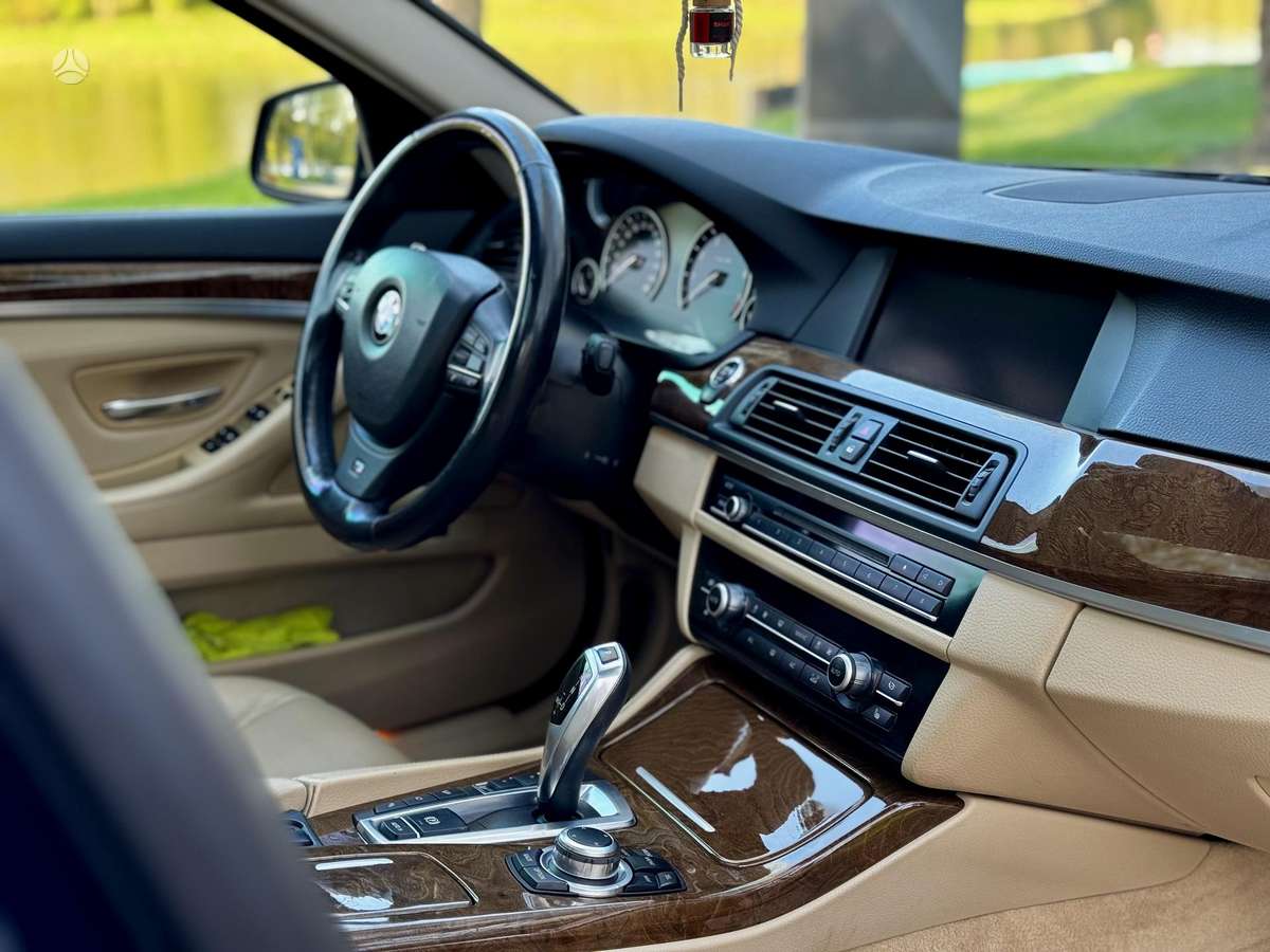 BMW 528, 2.0 l., Седан