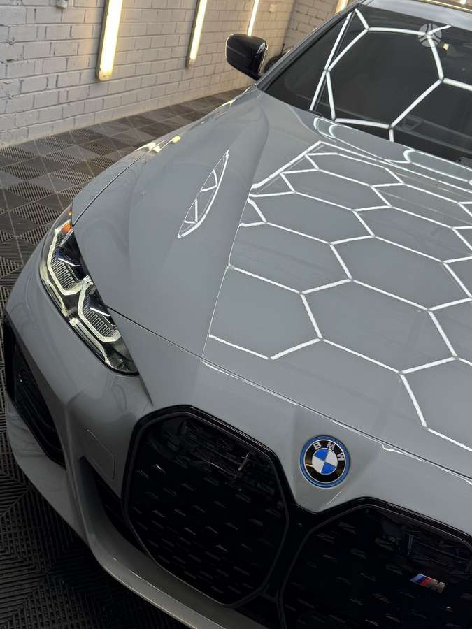 BMW i4, Седан