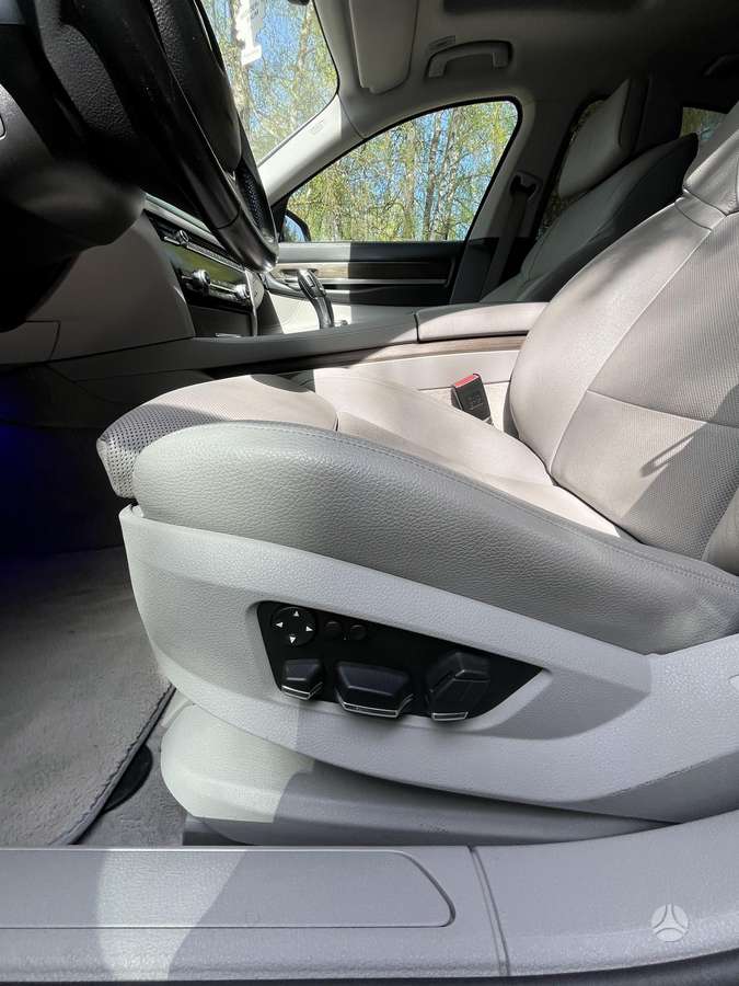 BMW 730, 3.0 l., Седан
