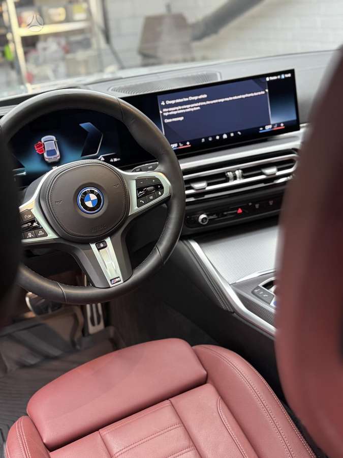 BMW i4, Седан