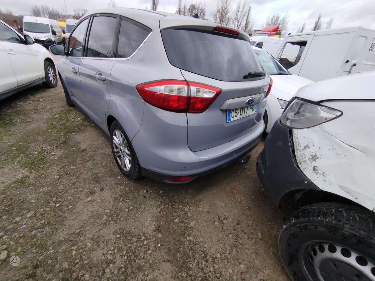 Ford C-MAX dalimis. Variklio defektas