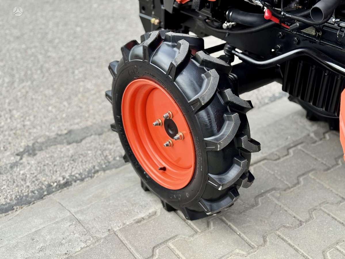 Hinomoto HM-3030, tractors