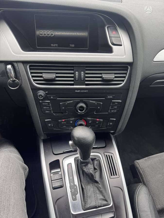 Audi A4, 2.7 l., Седан