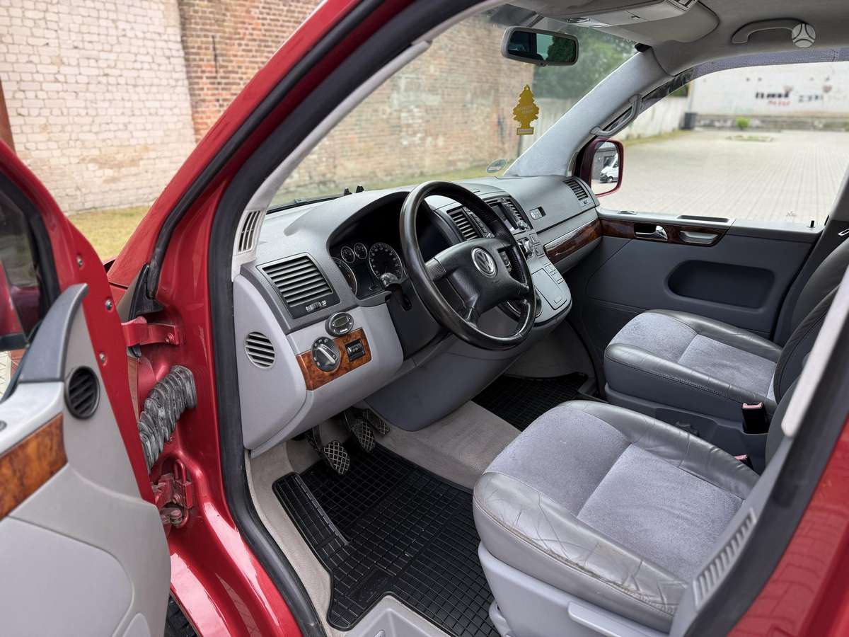 Volkswagen Multivan - 12