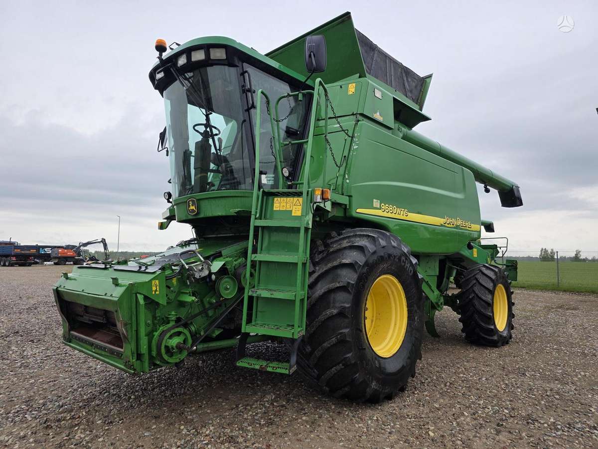 John Deere 9680 WTS, combine harvesters