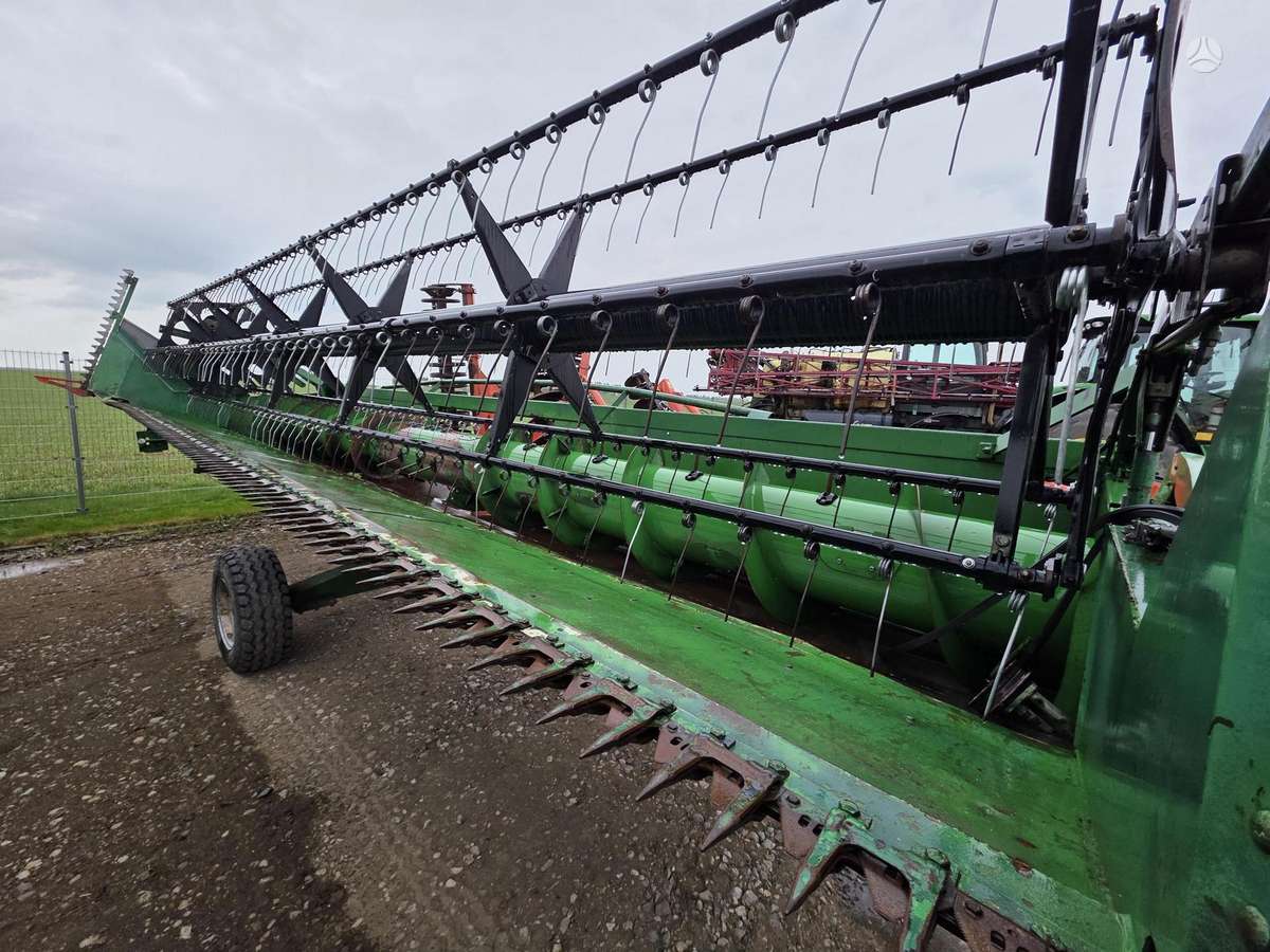 John Deere 9680 WTS, combine harvesters