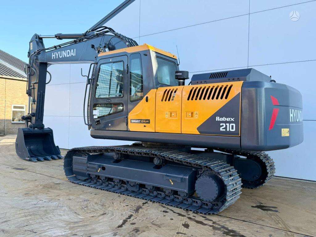 Hyundai R210, excavator