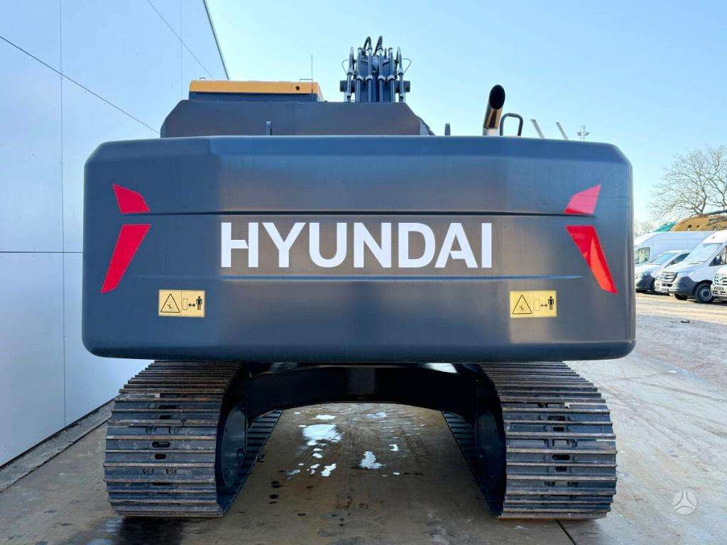 Hyundai R210, excavator