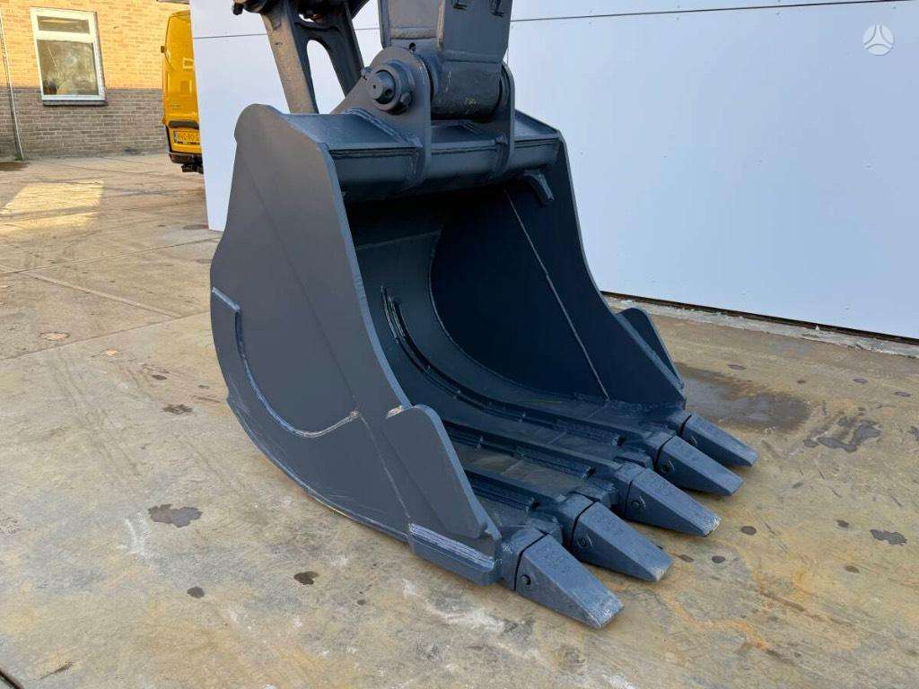 Hyundai R210, excavator
