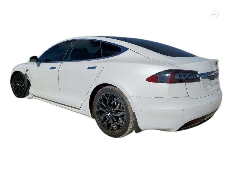 Tesla Model S rezerves daļās