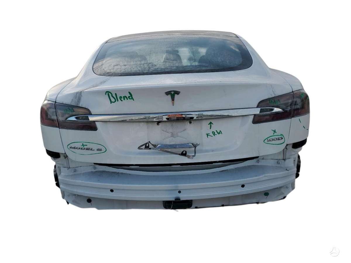 Tesla Model S по частям