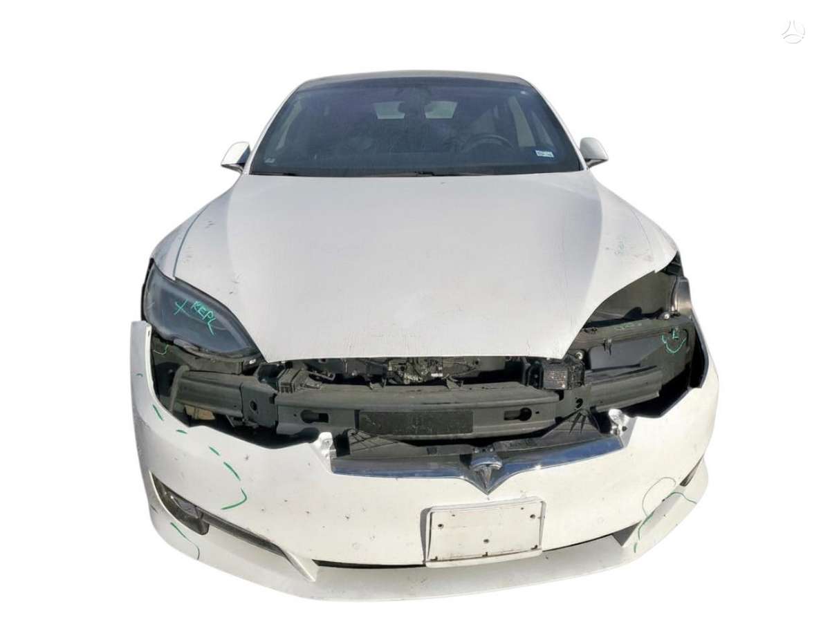 Tesla Model S rezerves daļās