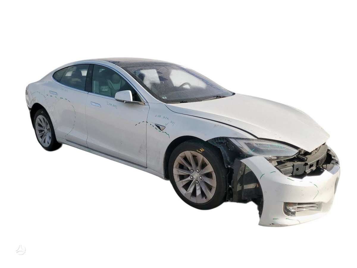 Tesla Model S rezerves daļās