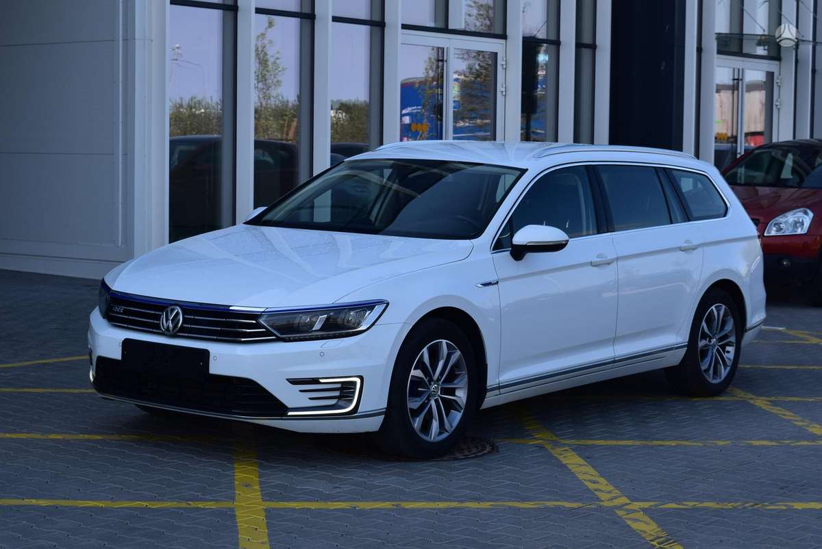 Volkswagen Passat - 1