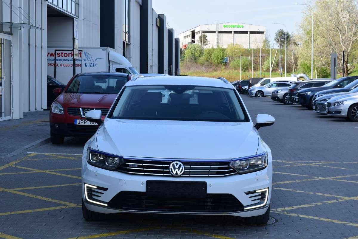 Volkswagen Passat - 2
