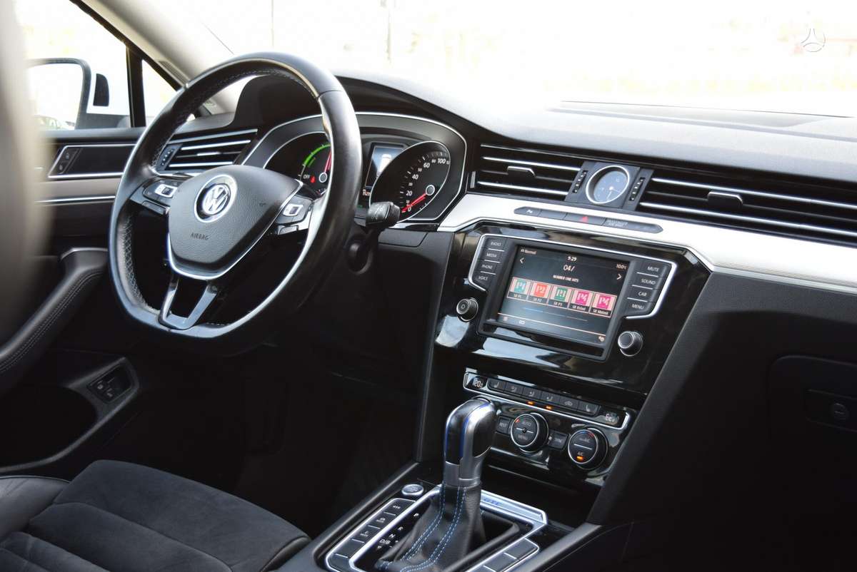 Volkswagen Passat - 10