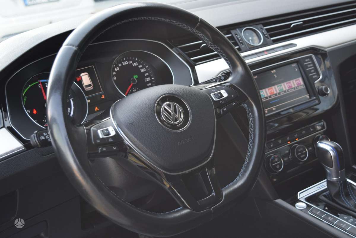 Volkswagen Passat - 12