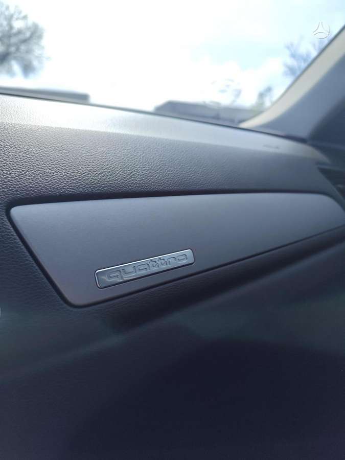Audi Q3, 2.0 l., Внедорожник / Кроссовер