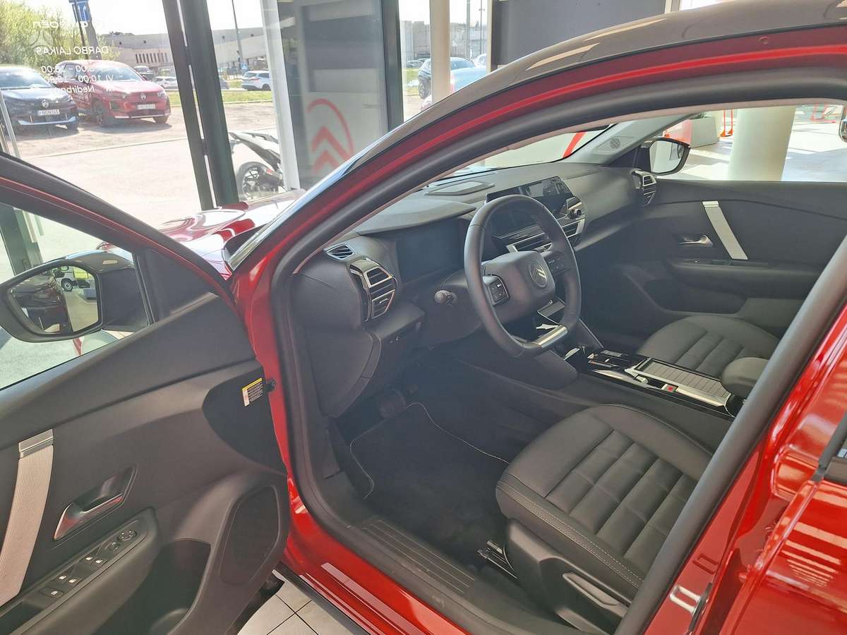 Citroen C4, 1.2 l., hatchback