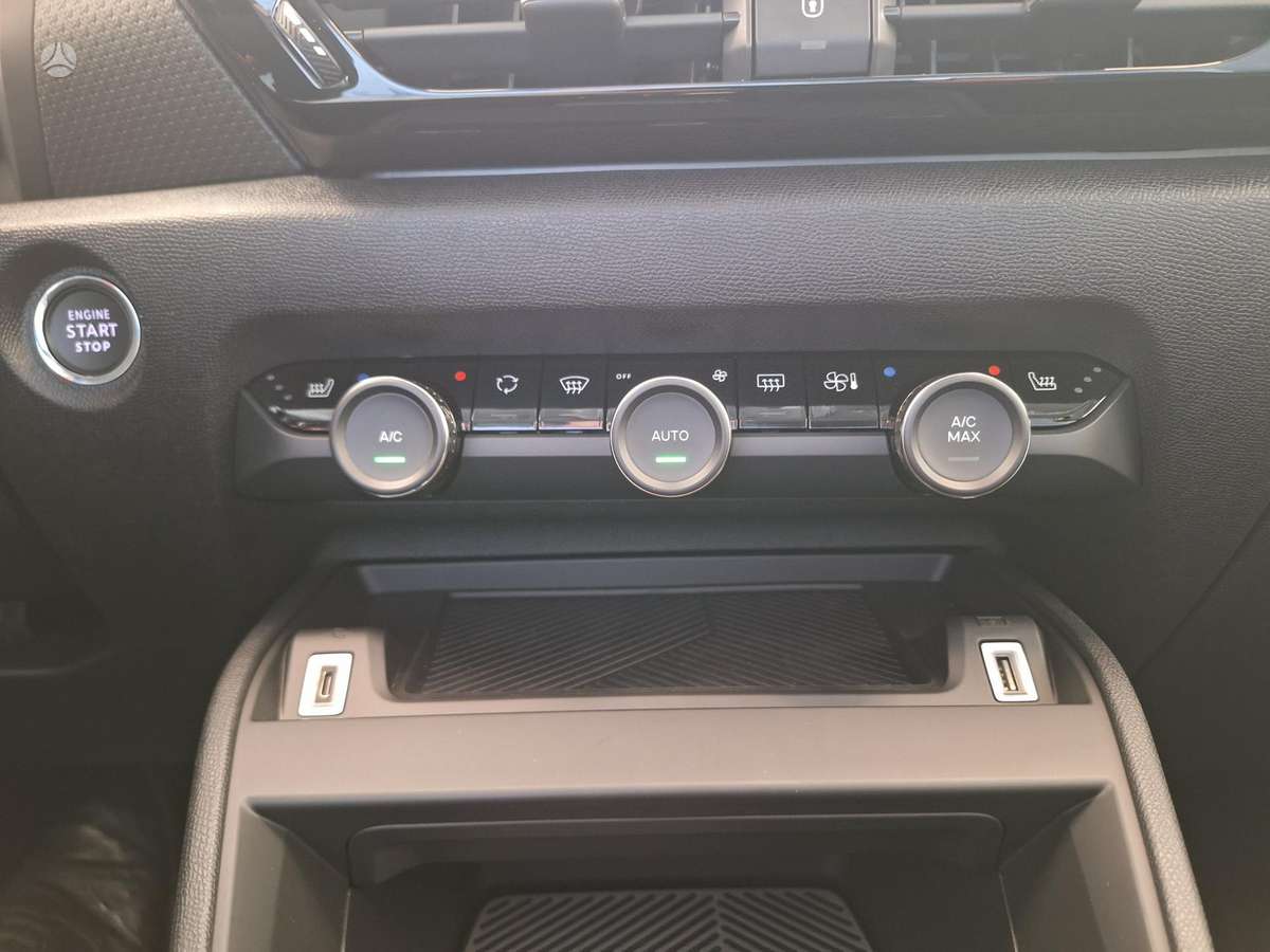 Citroen C4, 1.2 l., hatchback