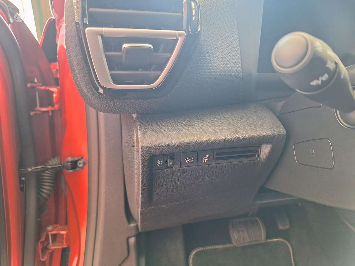 Citroen C4, 1.2 l., hatchback