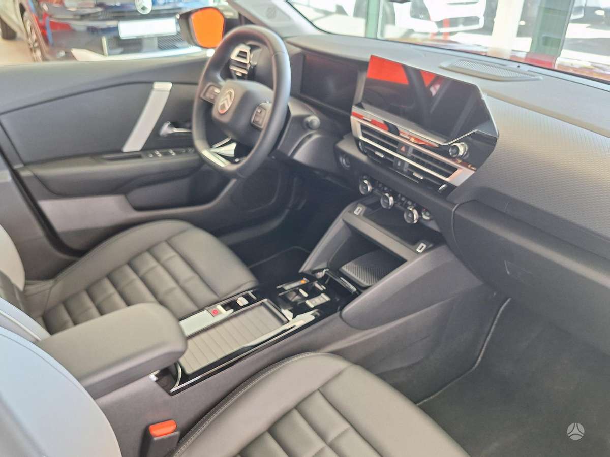 Citroen C4, 1.2 l., hatchback