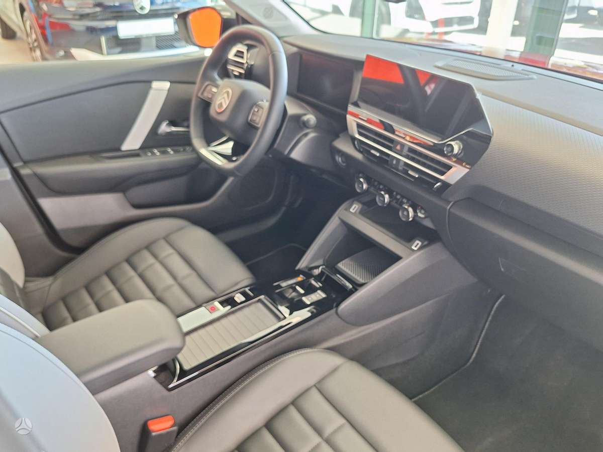 Citroen C4, 1.2 l., Хэтчбек