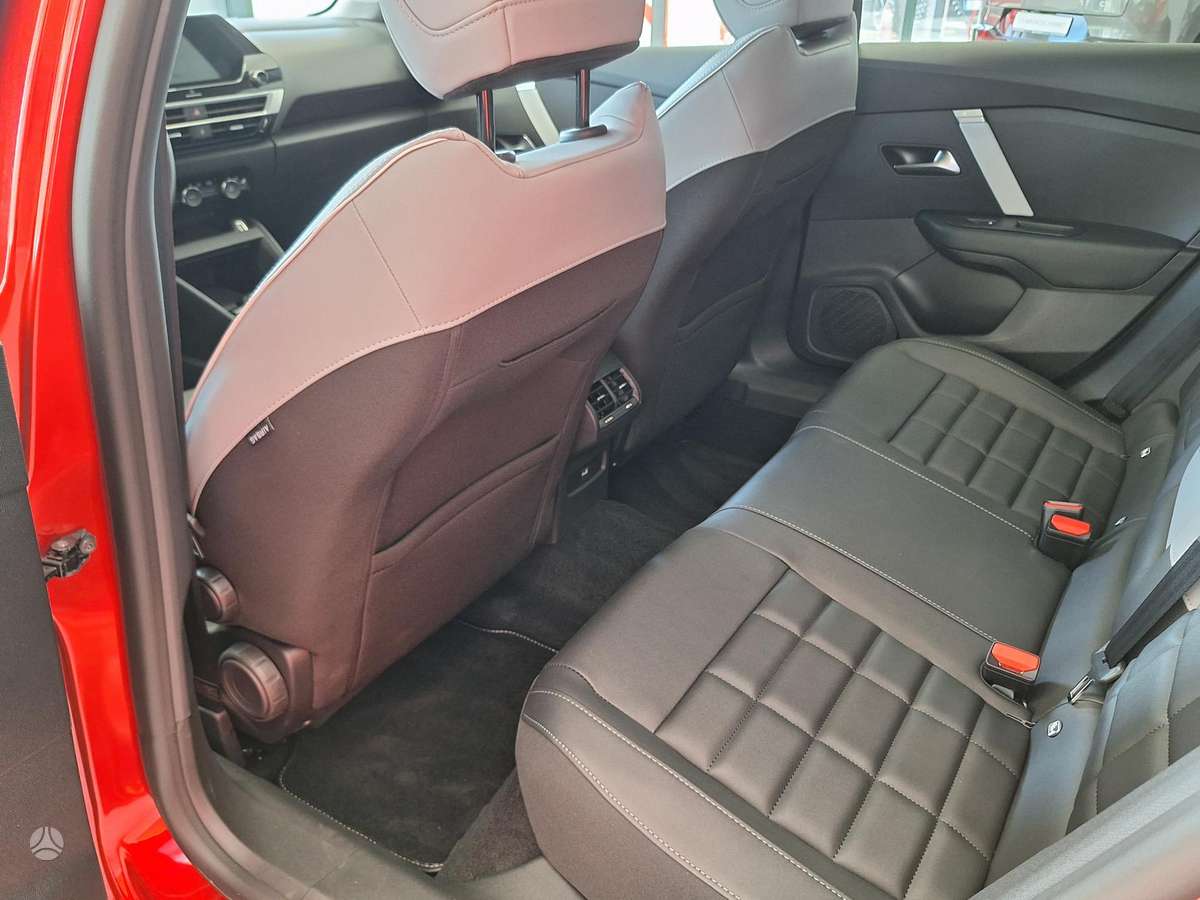 Citroen C4, 1.2 l., hatchback