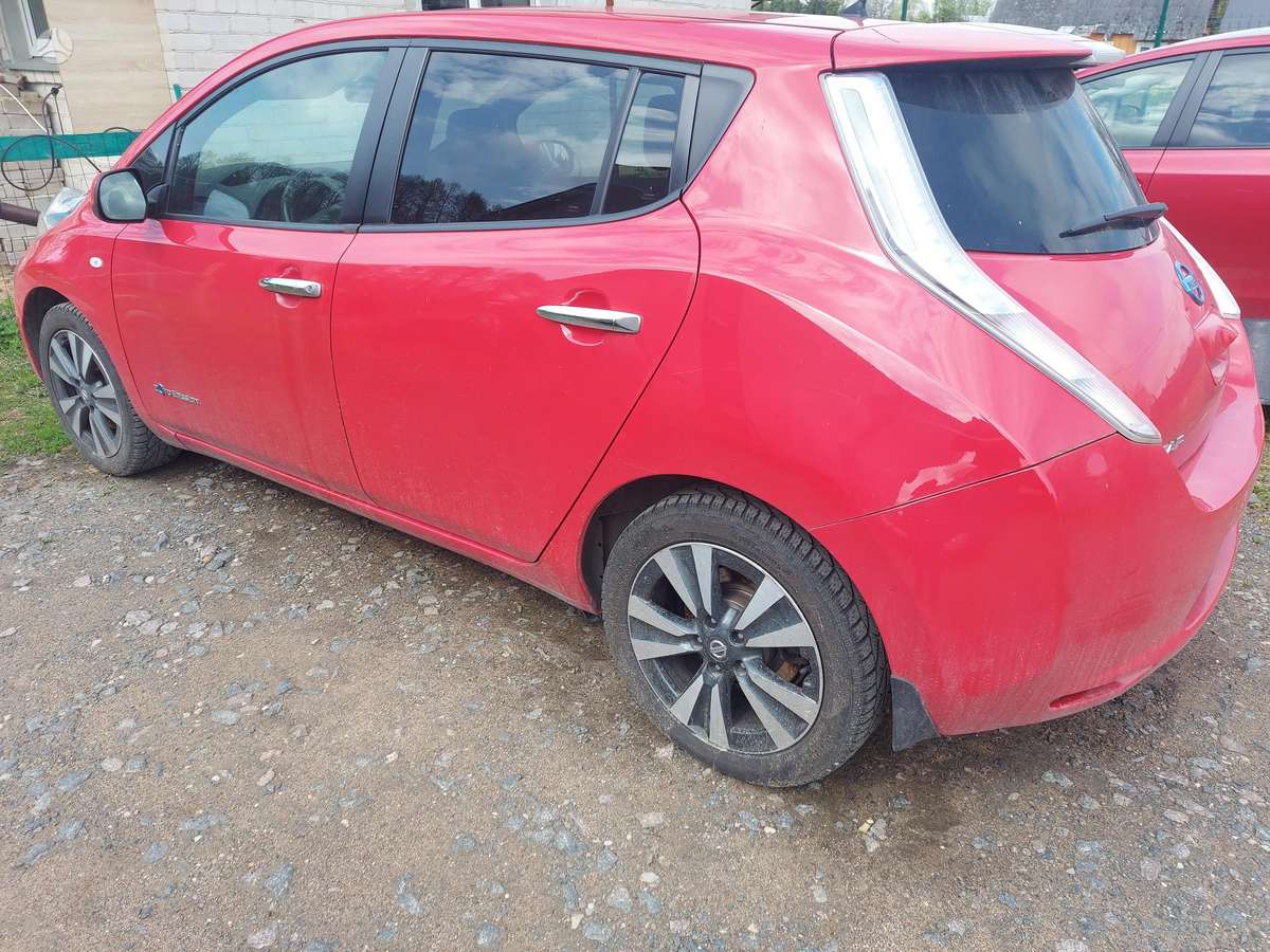 Nissan Leaf, 30 кВт·ч, Хэтчбек