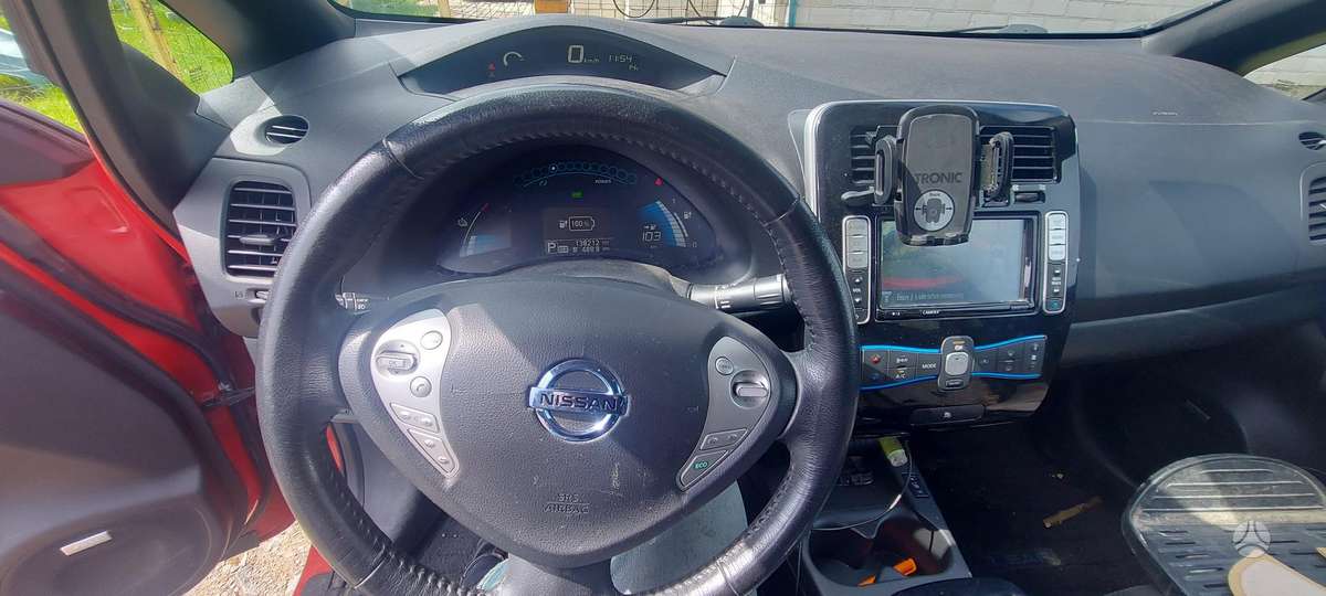 Nissan Leaf, 30 кВт·ч, Хэтчбек