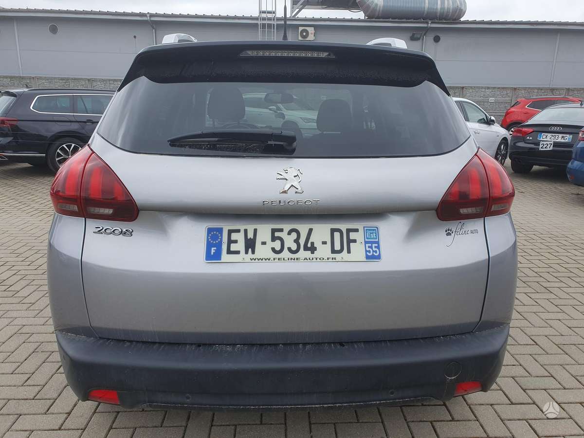 Peugeot 2008 - 8