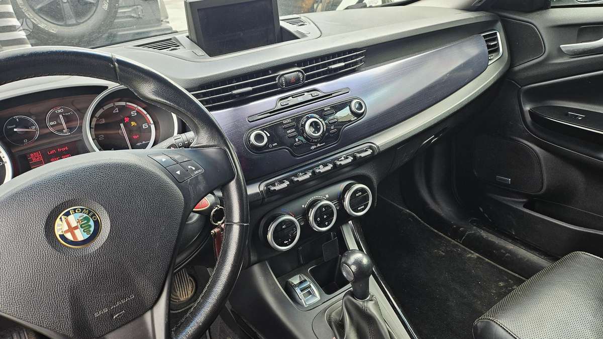 Alfa Romeo Giulietta dalimis