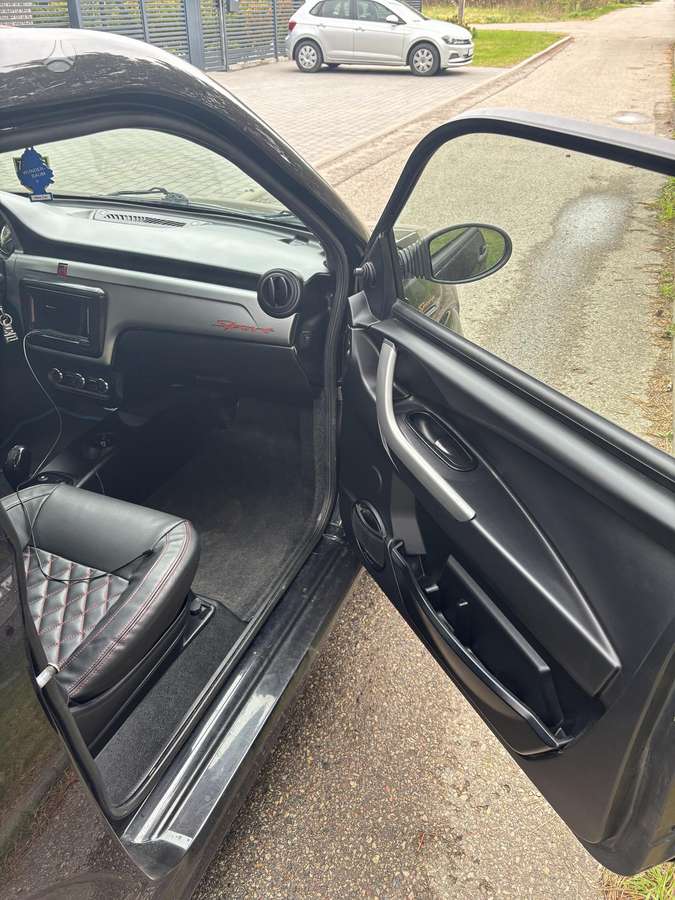 Ligier JS50, 0.5 l., hatchback