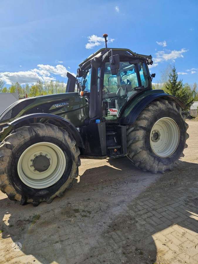 Valtra T235, traktori
