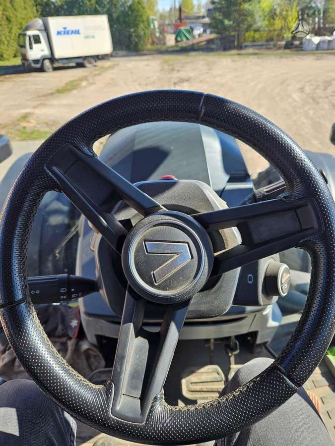 Valtra T235, traktoriai