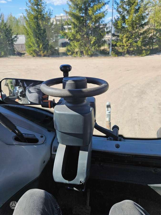 Valtra T235, traktoriai