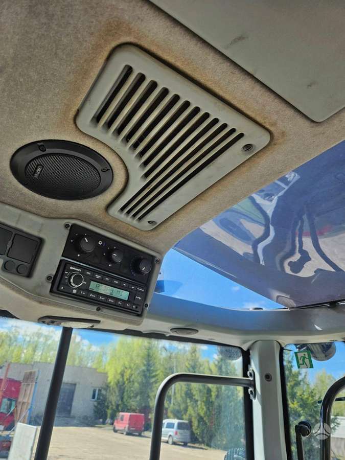 Valtra T235, traktori